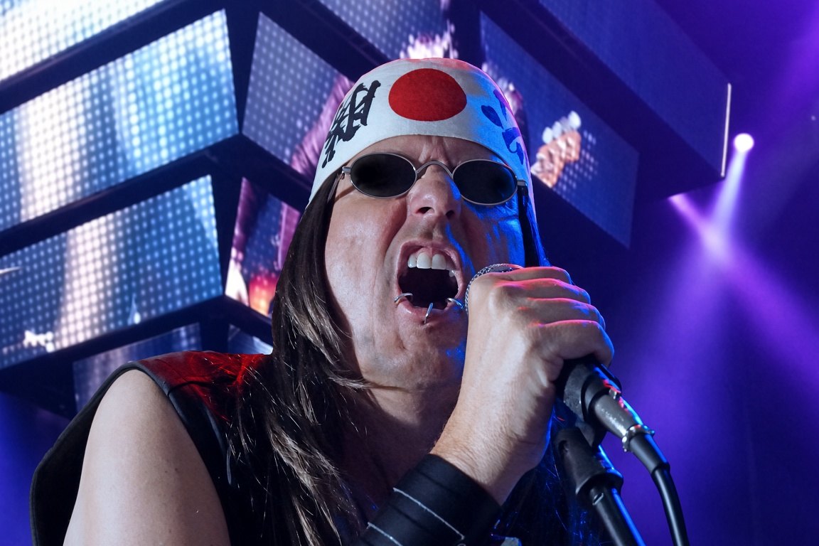 Band Bios Lars Gunblade, singer for The No Talent Ass Clowns